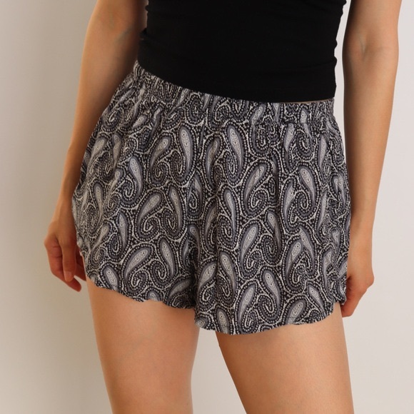 Brandy Melville Shorts - Picture 1 of 3